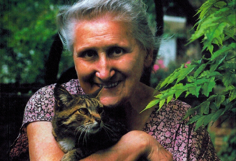 "Corpo a corpo ho lottato/ con le parole indocili/ opache/ grevi": sette poesie poesie di Adriana Zarri